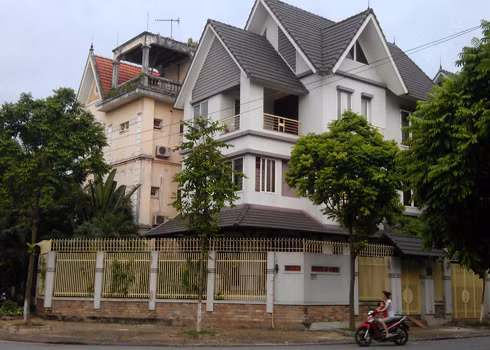 Biệt thự hạng sang tiếp tục rớt giá