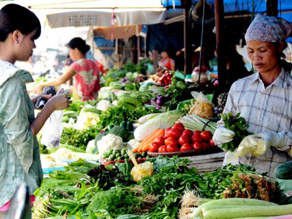 Rau màu... 'sốt' giá