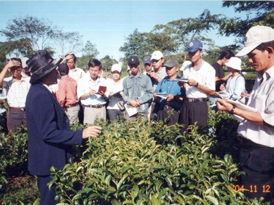 SV và giảng viên khoa Nông học ĐH Nông lâm TP HCM đi thực tế