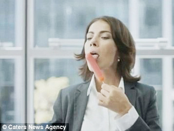 Ăn kem = quấy rối tình dục?