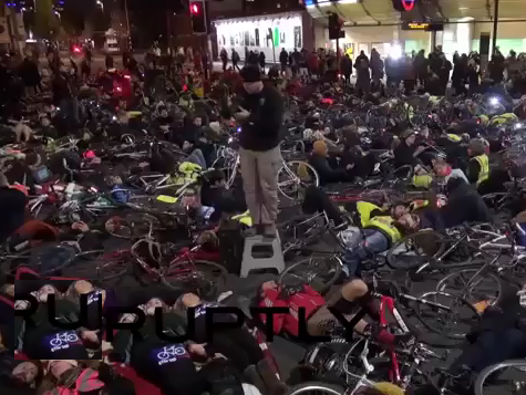 Clip: 1.000 người đi xe đạp giả chết ở London