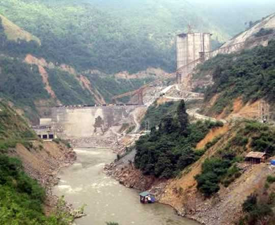 Sạt lở núi uy hiếp nhà máy thuỷ điện bản Vẽ