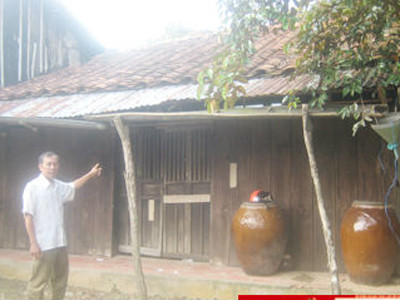 Tự thú không ai tin, kẻ sát nhân lăn ra ngủ bên... xác chết