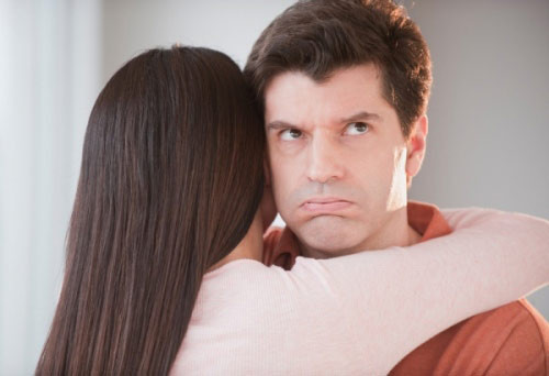 Đưa vợ ra tòa vì... quá xấu