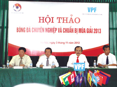 Bóng đá Việt Nam trước mùa giải 2013 và câu hỏi 'đầu tiên'