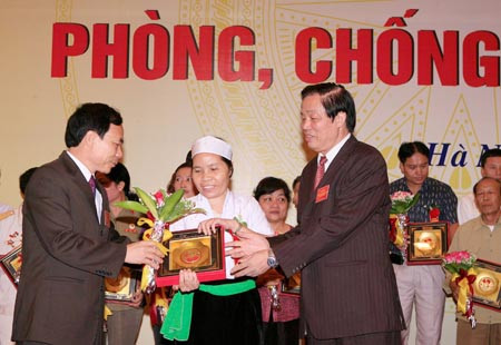 Tham nhũng đang làm xói mòn lòng tin, tăng nợ xấu