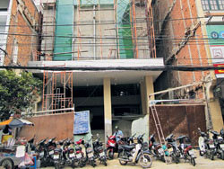 Trường thuê, thầy tạm