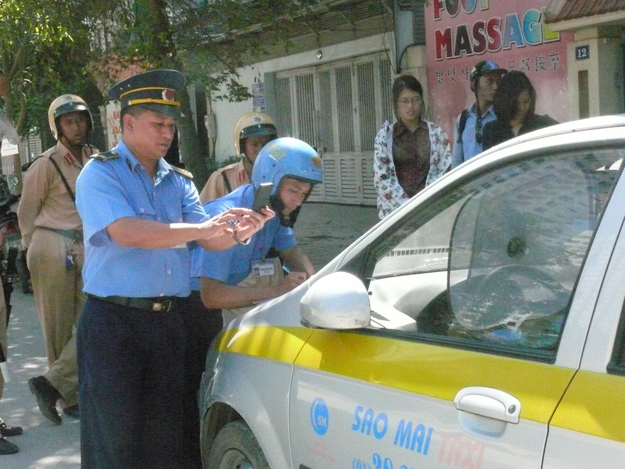 Phạt không xuể taxi vi phạm