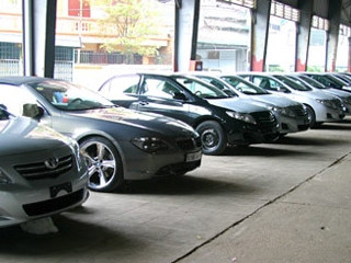 Ô tô nhập khẩu nguyên chiếc giảm giá ‘sốc’