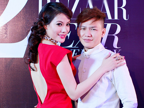 Trương Ngọc Ánh rực rỡ đầm đỏ đi dự tiệc tối