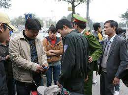 Mặc cảnh phục giả công an, cướp táo tợn