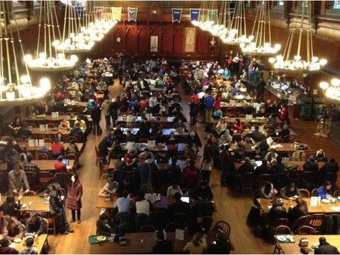 Tin báo có bom, sinh viên Harvard phải sơ tán