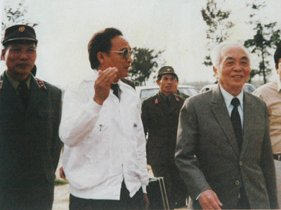 Gặp lại vị thứ trưởng 'cầm đèn chạy trước ô tô'