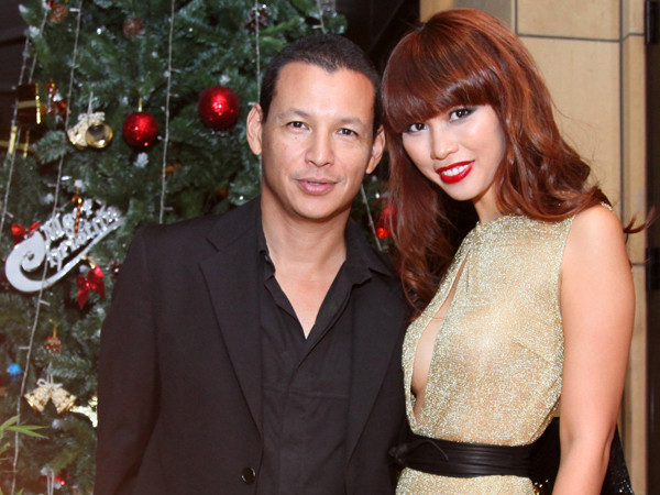 Hà Anh gợi cảm đón Noel cùng ngôi sao đầu bếp