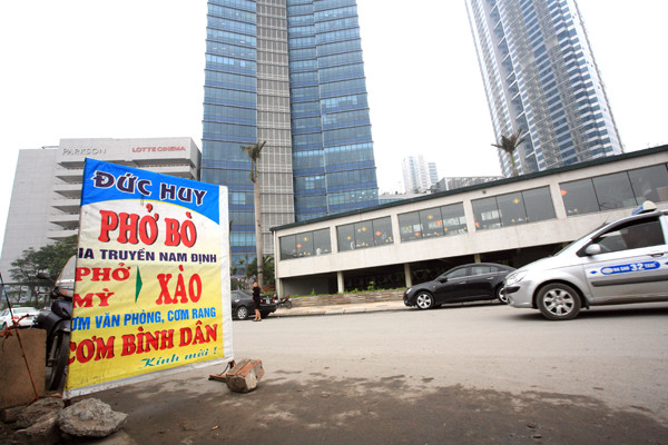 Những quán "cơm bụi" hút khách thời kinh tế khó khăn