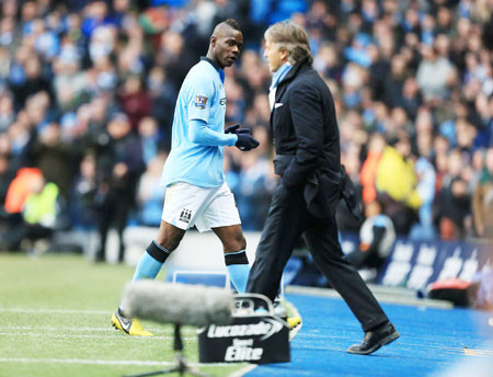 Mario Balotelli lại bị phạt tiền vì vô kỉ luật