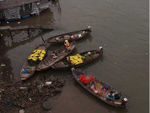 Vắng lặng chợ nổi
