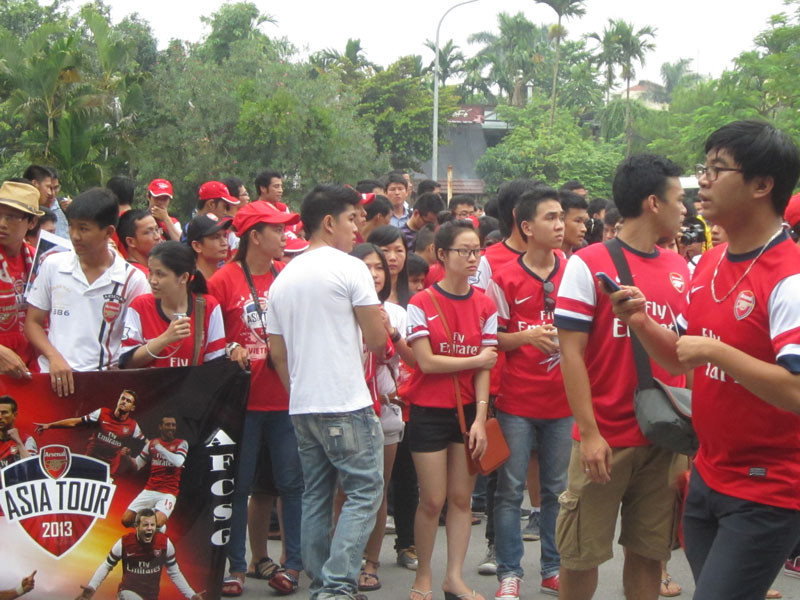 Fan cuồng Arsenal đi cả ngàn km