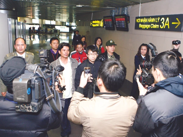 Thủy thủ Hùng trong vòng bây báo chí