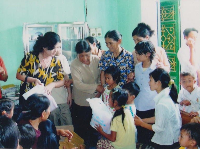 Vận động hơn 40 tỉ đồng cứu trợ trẻ em tàn tật