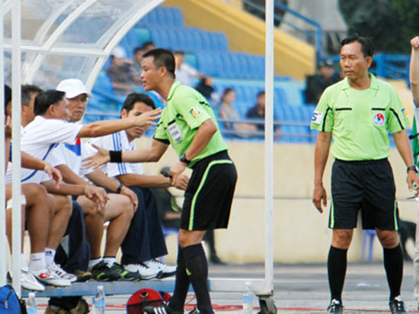 'Vua sân cỏ' than… 'đói' vì VPF nợ tiền