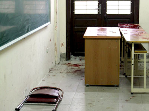 Hiện trường vụ thanh niên tự rạch bụng