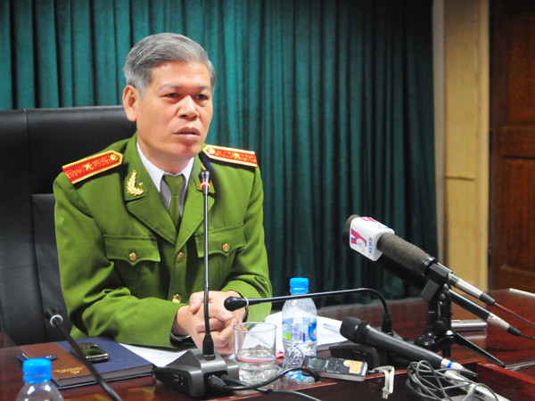 Thiếu tướng Đỗ Đình Nghị, Phó Tổng cục trưởng Tổng Cục cảnh sát QLHC về TTATXH - Bộ Công an trả lời báo chí chiều 12-11. Ảnh: Tuấn Nguyễn