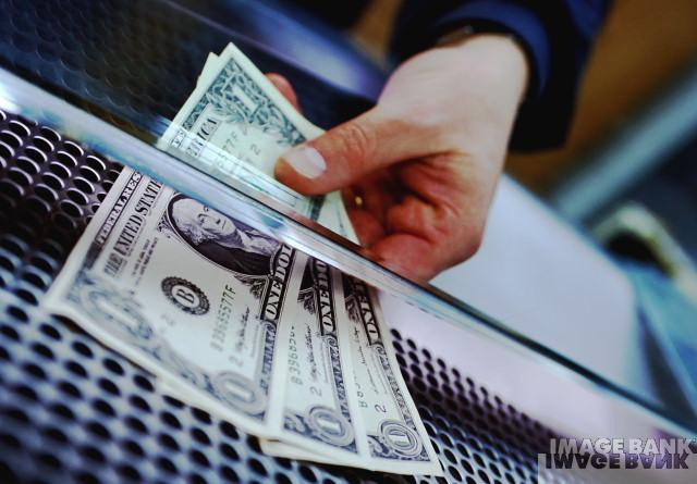 Siết điều kiện sử dụng ngoại tệ