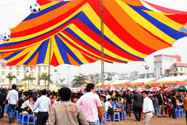 Quán bia khổng lồ ở Quần Ngựa