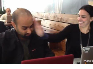 Thuê người tát mình vì chơi Facebook