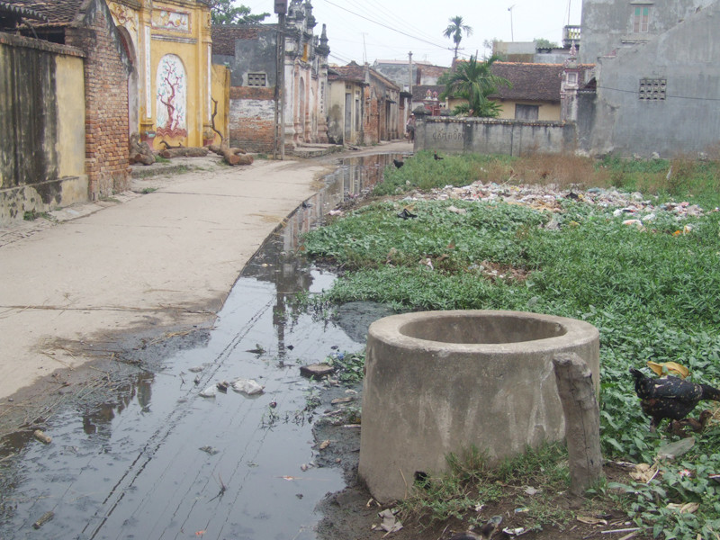 Úng ngập kinh niên lan ra cả các vùng ngoại thành Hà Nội hiện nay. Ảnh: Quốc Dũng