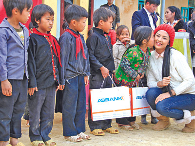 Hoa hậu Ngọc Hân: Tiếc và buồn khi bạn trẻ hâm mộ sai người