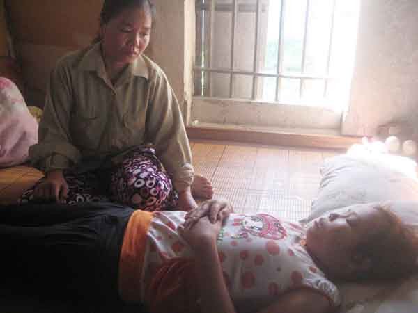 Góa bụa nuôi con bệnh hiểm nghèo