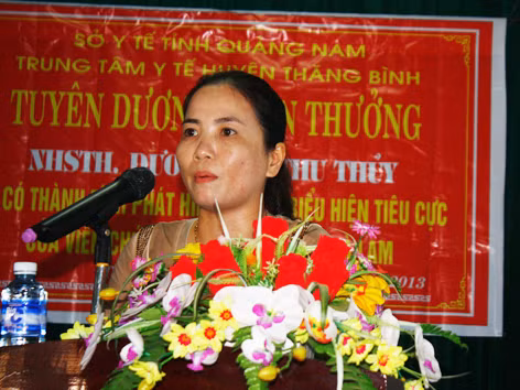 Nữ hộ sinh tố tham nhũng từ chối nhận thưởng