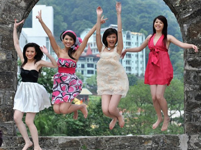 Hãy bước ra khỏi thế giới ảo, bạn sẽ an toàn! (Ảnh minh họa của Lekima)