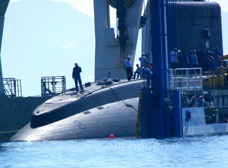 Clip: Hạ thủy tàu ngầm kilo Hà Nội ở Cam Ranh