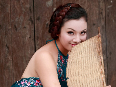 Tân Nhàn yếm đào xuống phố