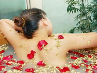 Truy tố 12 bà 'sếp' tham ô tiền đi làm đẹp