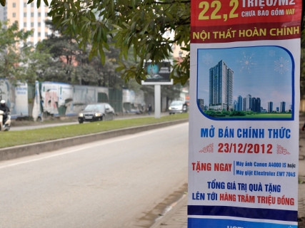 Tiếp thị nhà đất đua nhau xuống phố