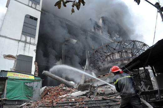 Cháy dữ dội tại Trung tâm thương mại Hải Dương