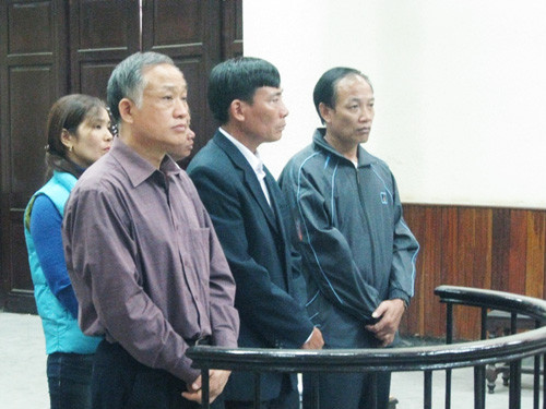 Phù phép đất đai, lãnh đạo xã lĩnh án tù