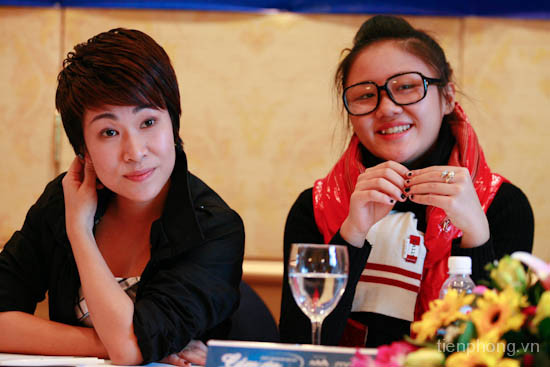 Uyên Linh, Mai Hương xinh tươi giữa trời đông Hà Nội