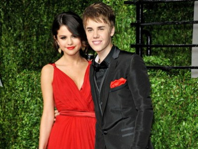 Justin Bieber tặng sinh nhật Selena đúng một bông hoa