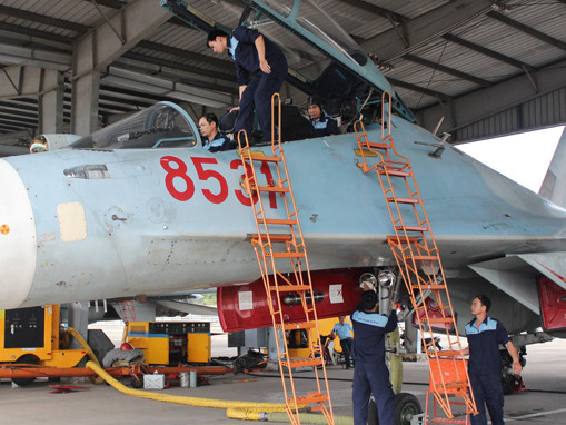 Một ngày với bác sĩ của 'hổ mang chúa' Su-30
