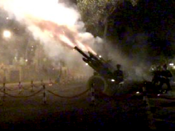 Bắn đại bác tại Hoàng Thành Thăng Long