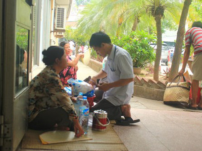 Bi hài chồng chờ vợ đẻ