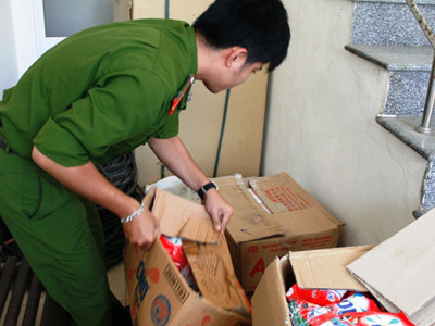 Phát hiện cơ sở sản xuất bột ngọt giả quy mô lớn