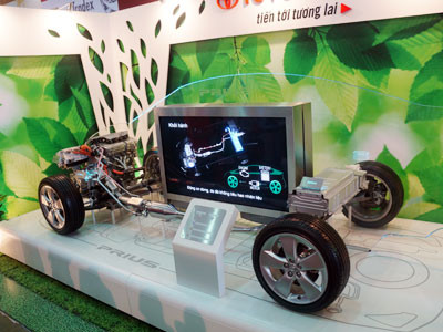 Toyota khoe mô hình Prius tại triển lãm công nghệ cao Nhật Bản