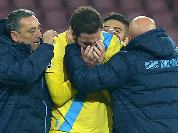 Napoli chia tay Champions League trong nước mắt