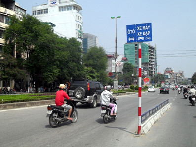 Tiếp tục phân làn đường, hạn chế phương tiện cá nhân